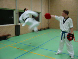 540 graden kick door Ronald Folson