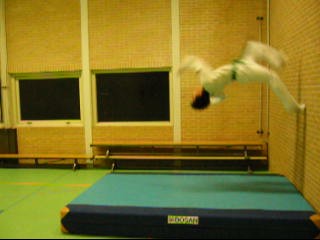 Salto achterover van Sai-Chung